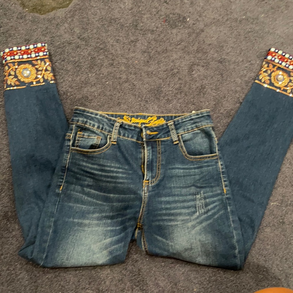 Exotic jeans with embellishments